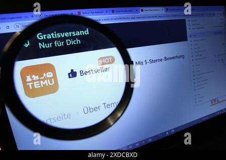 Auf einem Laptop wurde die Website des Online-Marktplatzes Temu abgerufen. Osdorf Hamburg *** die Website des Online-Marktplatzes Temu wurde über einen Laptop Osdorf Hamburg aufgerufen Stockfoto