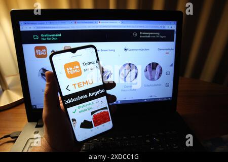 Auf einem Laptop wurde die Website des Online-Marktplatzes Temu abgerufen. Osdorf Hamburg *** die Website des Online-Marktplatzes Temu wurde über einen Laptop Osdorf Hamburg aufgerufen Stockfoto