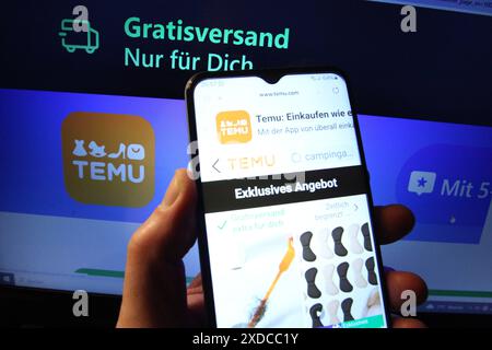 Auf einem Laptop wurde die Website des Online-Marktplatzes Temu abgerufen. Osdorf Hamburg *** die Website des Online-Marktplatzes Temu wurde über einen Laptop Osdorf Hamburg aufgerufen Stockfoto