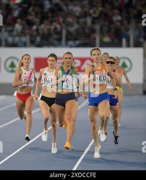 Femke Bol aus den Niederlanden und Sharlene Mawdsley aus Irland traten im Staffelfinale der Frauen im 4x400 m Staffel bei der Leichtathletik-Europameisterschaft Sta an Stockfoto