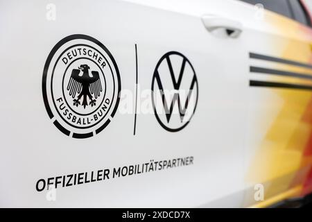 Herzogenaurach, Deutschland. Juni 2024. Fussball UEFA EURO 2024 Training Deutschland am 21.06.2024 auf dem adidas-Campus in Herzogenaurach Symbolbild/Symbolfoto Logo DFB und VW Foto: Revierfoto Credit: ddp Media GmbH/Alamy Live News Stockfoto