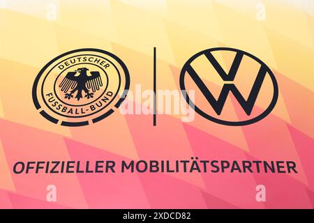 Herzogenaurach, Deutschland. Juni 2024. Fussball UEFA EURO 2024 Training Deutschland am 21.06.2024 auf dem adidas-Campus in Herzogenaurach Symbolbild/Symbolfoto Logo DFB und VW Foto: Revierfoto Credit: ddp Media GmbH/Alamy Live News Stockfoto