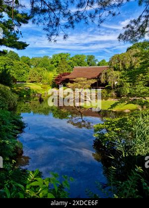 Shofuso Japanese House im Fairmount Park, ein historisches Wahrzeichen aus dem Jahr 1953, das einem japanischen Haus und Garten aus dem 17. Jahrhundert nachempfunden ist. Stockfoto