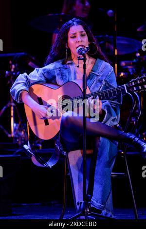 Albeniz Theater, Madrid, Spanien. Juni 2024. Universal Music Festival 2024. Konzert von Las Migas, einer spanischen Flamenco-Rumba-Gruppe mit vier Frauen. Alicia Grillo, Gitarre. Quelle: EnriquePSans/Alamy Live News Stockfoto