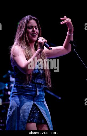 Albeniz Theater, Madrid, Spanien. Juni 2024. Universal Music Festival 2024. Konzert von Las Migas, einer spanischen Flamenco-Rumba-Gruppe mit vier Frauen. Carolina Fernandez, Gesang. Quelle: EnriquePSans/Alamy Live News Stockfoto