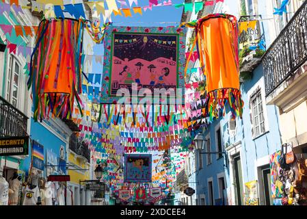 Salvador, Bahia, Brasilien - 21. Juni 2024: Blick auf die Dekoration für das Sao Joao Festival in Pelourinho, historisches Zentrum der Stadt Salvador, Bahi Stockfoto