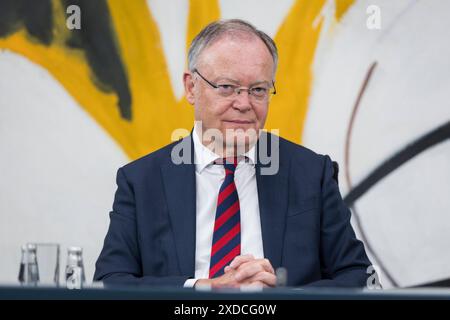 Ministerpräsidentenkonferenz, PK im Bundeskanzleramt, Berlin, 20.06.2024 Stephan weil Ministerpräsident von Niedersachsen, SPD bei einer Pressekonferenz nach der Ministerpräsidentenkonferenz mit den Regierungschefinnen und Regierungschefs der Länder im Bundeskanzleramt, Berlin, 20.06.2024 Berlin Bundeskanzleramt *** Ministerpräsidenten Konferenz, Pressekonferenz im Bundeskanzleramt, Berlin, 20 06 2024 Stephan weil Ministerpräsident von Niedersachsen, SPD bei einer Pressekonferenz im Anschluss an die Ministerpräsidenkonferenz mit den Regierungschefs der länder im Bundeschan Stockfoto