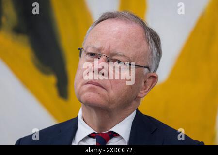 Ministerpräsidentenkonferenz, PK im Bundeskanzleramt, Berlin, 20.06.2024 Stephan weil Ministerpräsident von Niedersachsen, SPD bei einer Pressekonferenz nach der Ministerpräsidentenkonferenz mit den Regierungschefinnen und Regierungschefs der Länder im Bundeskanzleramt, Berlin, 20.06.2024 Berlin Bundeskanzleramt *** Ministerpräsidenten Konferenz, Pressekonferenz im Bundeskanzleramt, Berlin, 20 06 2024 Stephan weil Ministerpräsident von Niedersachsen, SPD bei einer Pressekonferenz im Anschluss an die Ministerpräsidenkonferenz mit den Regierungschefs der länder im Bundeschan Stockfoto