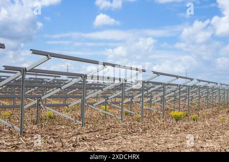 Metallkonstruktion für Solarpaneele Stockfoto