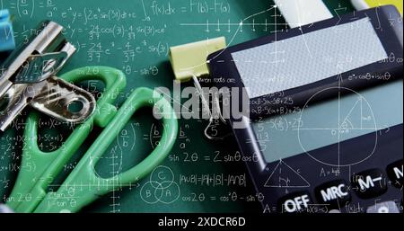 Bild der mathematischen Datenverarbeitung über Schulartikel Stockfoto
