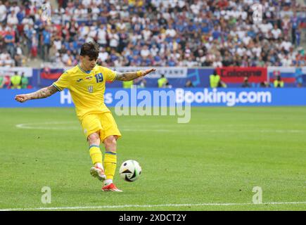 Düsseldorf, Deutschland. Juni 2024. Mykola Shaparenko aus der Ukraine spielt beim Gruppenspiel der UEFA EURO 2024 Slowakei gegen Ukraine in der Düsseldorfer Arena in Düsseldorf. Quelle: Oleksandr Prykhodko/Alamy Live News Stockfoto