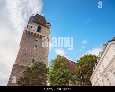 Perchtoldsdorf, Österreich - 22. JULI 2023. Details zur Pfarrkirche hl. Katholische Augustinus-Kirche, erbaut im 15. Und 16. Jahrhundert. Stadt Perchtoldsdorf Stockfoto