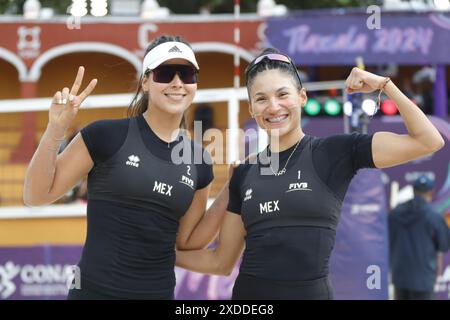 Tlaxcala, Ciudad de Mexico, Mexiko. Juni 2024. Atenas Gutierrez #1 und Susana Torres #2 vom Team Mexico posieren während des Frauenspiels des NORCECA 2024 Beach Volleyball Olympic Qualification Turniers . Mexiko besiegt die United States Virgin Islands mit 2 Sätzen auf 0. Am 21. Juni 2024 in Tlaxcala, Mexiko. (Kreditbild: © Essene Hernandez/OKULARIS via ZUMA Press Wire) NUR REDAKTIONELLE VERWENDUNG! Nicht für kommerzielle ZWECKE! Stockfoto