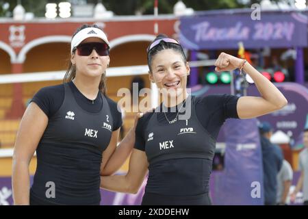 Tlaxcala, Mexiko. Juni 2024. Atenas Gutierrez #1 und Susana Torres #2 vom Team Mexico posieren während des Frauenspiels des NORCECA 2024 Beach Volleyball Olympic Qualification Turniers . Mexiko besiegt die United States Virgin Islands mit 2 Sätzen auf 0. Am 21. Juni 2024 in Tlaxcala, Mexiko. (Foto: Essene Hernandez/Eyepix Group/SIPA USA) Credit: SIPA USA/Alamy Live News Stockfoto