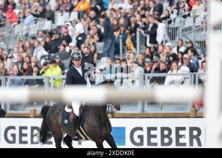 Michael Pender aus Irland mit HHS Fortune während des Springturniers Prix Turkish Airlines CSI5* beim Longines Paris Eiffel Jumping am 21. Juni 2024 in Paris, Frankreich (Foto: Maxime David - MXIMD Pictures) Stockfoto