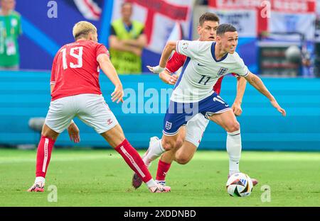 Frankfurt, Deutschland. Juni 2024. Phil Foden, England 11 tritt um den Ball, Tackling, Duell, Header, zweikampf, Aktion, Kampf gegen Jonas Wind, DEN 19 im Gruppenspiel C ENGLAND - DÄNEMARK 1-1 der UEFA-Europameisterschaften 2024 am 20. Juni 2024 in Frankfurt. Fotograf: ddp Images/STAR-Images Credit: ddp Media GmbH/Alamy Live News Stockfoto