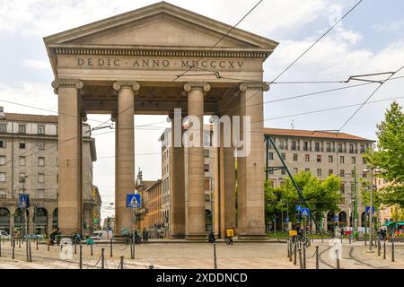 Porta Ticinese, ein ehemaliges Stadttor im neoklassizistischen Stil in der Gegend von Navigli, Mailand, Lombardei, Italien Stockfoto