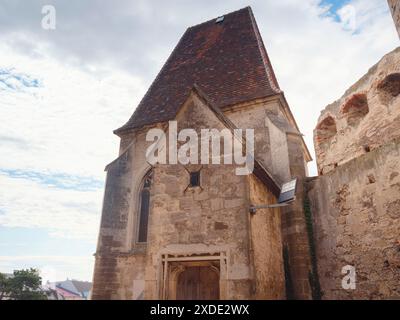 Perchtoldsdorf, Österreich - 22. JULI 2023. Details zur Pfarrkirche hl. Katholische Augustinus-Kirche, erbaut im 15. Und 16. Jahrhundert. Stadt Perchtoldsdorf Stockfoto