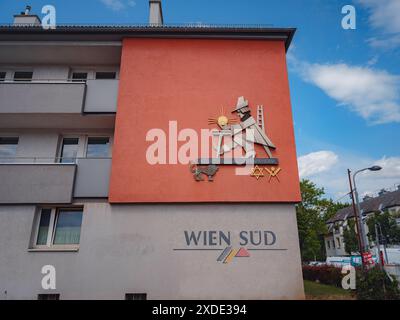 Rodaun, Österreich - 22. JULI 2023. Landkreis Moedling, Niederösterreich. . Details der Stadt Rodaun, Hausdekorationen, Fresken und Wandmalereien Stockfoto