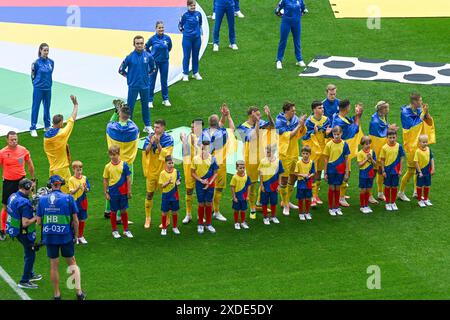 Düsseldorf, Deutschland. Juni 2024. Die Ukraine vor einem Fußballspiel zwischen den Nationalmannschaften der Slowakei und der Ukraine am 2. Spieltag in der Gruppe E in der Gruppenphase des UEFA Euro 2024-Turniers am Freitag, den 21. Juni 2024 in Düsseldorf. Quelle: Sportpix/Alamy Live News Stockfoto