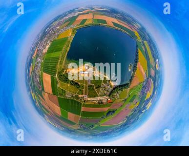 Luftansicht, Zülpicher See, Wassersportsee und Seenpark, Badestrand umgeben von Wiesen und Feldern, Globus, Fischaugenbild, 360°-Bild, t Stockfoto