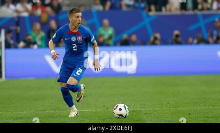 In Bild: Peter Pekarik (Slowakei, 2), 21.06.2024, GER, Düsseldorf, Slowakei gegen Ukraine, Europameisterschaft 2024, 2. Spieltag, Merkur Spiel-Arena, DFL-VORSCHRIFTEN VERBIETEN JEDE VERWENDUNG VON FOTOGRAFIEN ALS BILDSEQUENZEN UND/ODER QUASI-VIDEO. Quelle: HMB Media/Heiko Becker/Alamy Live News Stockfoto