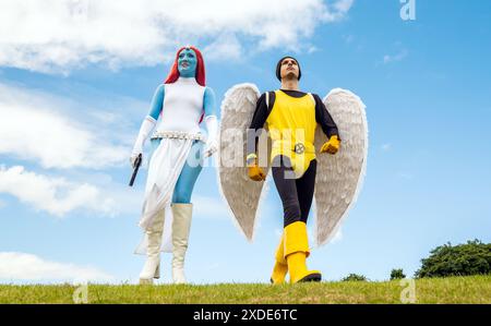 Cosplayer während der Comic Con Yorkshire im Yorkshire Event Centre in Harrogate, Yorkshire. Bilddatum: Samstag, 22. Juni 2024. Stockfoto