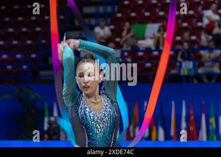 IKROMOVA Takhmina (UZB) während der FIG Rhythmic Gymnastics World Cup, am 22. Juni 2024 beim Unipol Forum, Mailand, während Rhythmic Gymnastic - World Cup 2024 - Einzelband und Vereine, Gymnastik in Assago, Italien, 22. Juni 2024 Stockfoto