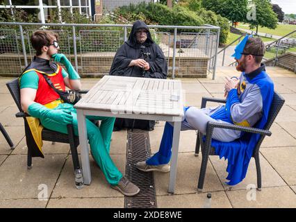 Cosplayer während der Comic Con Yorkshire im Yorkshire Event Centre in Harrogate, Yorkshire. Bilddatum: Samstag, 22. Juni 2024. Stockfoto