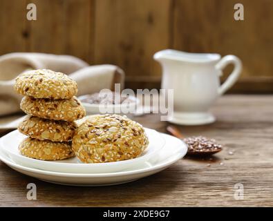Müsli Kekse mit Saatgut von Flachs und Sonnenblumen Stockfoto