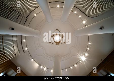 05.23.24. Budapest, Ungarn. Das Innere des ungarischen Geldmuseums auf dem Szell-Kalman-Platz. Postpalast (altes Postgebäude) ungarischer Name ist Stockfoto