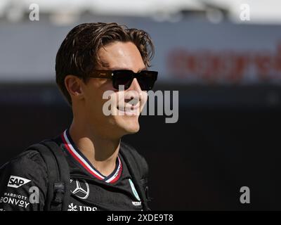 Barcelona, Spanien. Juni 2024. Die Ankunft von George Russell vor dem Catalunya Grand Prix F1 auf dem Circuit of Catalunya Barcelona am 22. juni 2024 Credit: Independent Photo Agency Srl/Alamy Live News Stockfoto