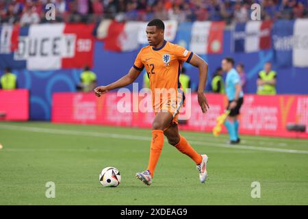 LEIPZIG, DEUTSCHLAND - 21. JUNI: Denzel Dumfries aus den Niederlanden spielt mit dem Ball während des Gruppenspiels D - UEFA EURO 2024 zwischen den Niederlanden und Frankreich am 21. Juni 2024 in der Red Bull Arena in Leipzig. (Foto: Peter Lous/BSR Agency) Stockfoto