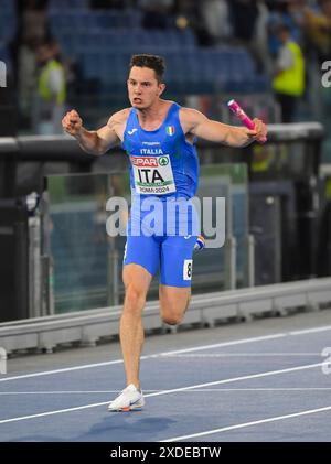 Filippo Tortu aus Italien läuft das letzte Leg für sein Team und hilft ihnen, das 4x100 m Staffelfinale der Männer bei der Leichtathletik-Europameisterschaft Stadio O zu gewinnen Stockfoto