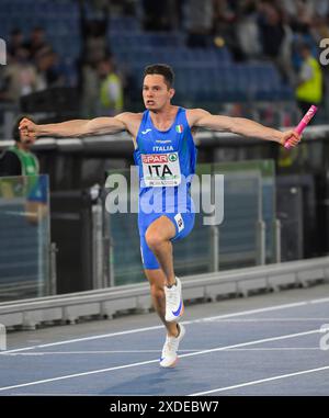 Filippo Tortu aus Italien läuft das letzte Leg für sein Team und hilft ihnen, das 4x100 m Staffelfinale der Männer bei der Leichtathletik-Europameisterschaft Stadio O zu gewinnen Stockfoto