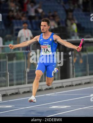 Filippo Tortu aus Italien läuft das letzte Leg für sein Team und hilft ihnen, das 4x100 m Staffelfinale der Männer bei der Leichtathletik-Europameisterschaft Stadio O zu gewinnen Stockfoto