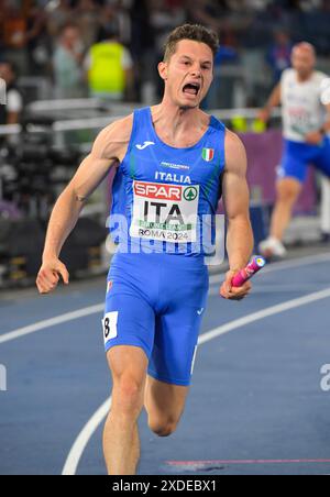 Filippo Tortu aus Italien läuft das letzte Leg für sein Team und hilft ihnen, das 4x100 m Staffelfinale der Männer bei der Leichtathletik-Europameisterschaft Stadio O zu gewinnen Stockfoto