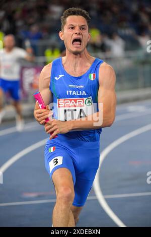 Filippo Tortu aus Italien läuft das letzte Leg für sein Team und hilft ihnen, das 4x100 m Staffelfinale der Männer bei der Leichtathletik-Europameisterschaft Stadio O zu gewinnen Stockfoto