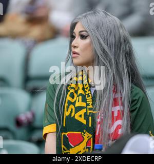 Twickenham, Großbritannien. Juni 2024. Südafrikas Fans sind bereit für das internationale Freundschaftsspiel zwischen Südafrika und Wales im Twickenham Stadium, Twickenham, Großbritannien am 22. Juni 2024. Foto von Phil Hutchinson. Nur redaktionelle Verwendung, Lizenz für kommerzielle Nutzung erforderlich. Keine Verwendung bei Wetten, Spielen oder Publikationen eines einzelnen Clubs/einer Liga/eines Spielers. Quelle: UK Sports Pics Ltd/Alamy Live News Stockfoto