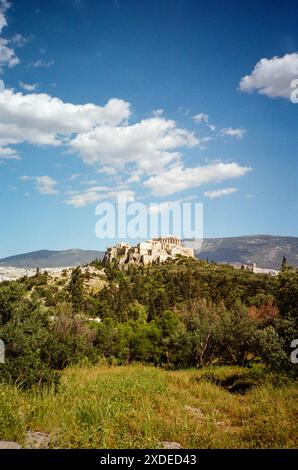 Der Parthenon und die Akropolis fotografiert von Pynx Hill, Athen, Griechenland, Europa. Stockfoto