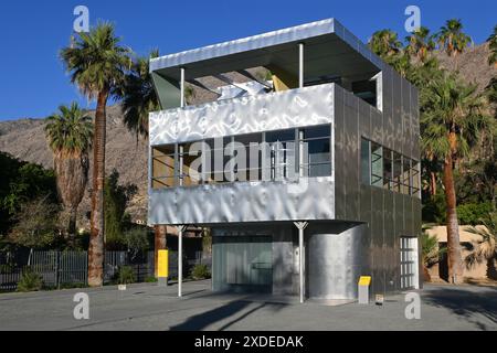 PALM SPRINGS, KALIFORNIEN - 21. JUN 2024: Das Aluminaire House ein dreistöckiges Haus, das aus gespendeten Materialien gebaut wurde und in zehn Tagen gebaut wurde, war das erste All-m-Haus Stockfoto