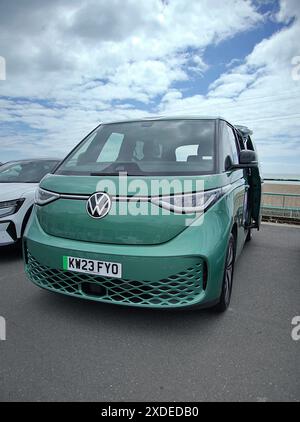 EDF London nach Brighton Electric Vehicle Rally 22. Juni 2024 Madeira Drive Brighton East Sussex England UK. Foto: Caron Watson/Alamy Live News. Stockfoto