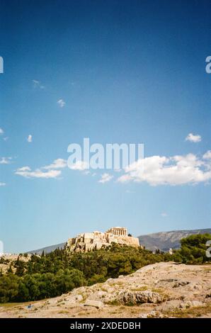 Der Parthenon und die Akropolis fotografiert von Pynx Hill, Athen, Griechenland, Europa. Stockfoto