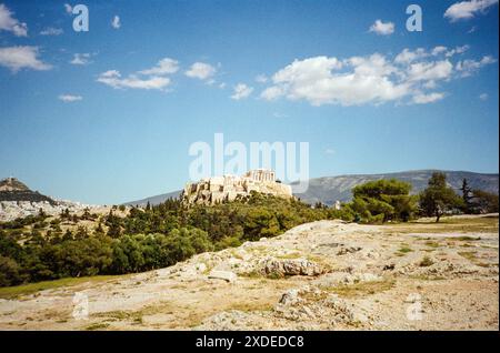 Der Parthenon und die Akropolis fotografiert von Pynx Hill, Athen, Griechenland, Europa. Stockfoto