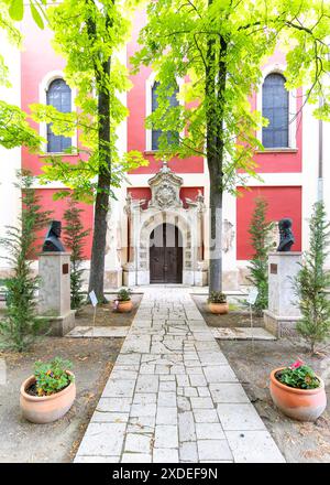 06.13.24. Szentendre, Ungarn. Belgrader Kathedrale serbisch-orthodoxe Kirche - Kathedrale der Dormition der Theotokos in Szentendre, nahe Budapest, Stockfoto