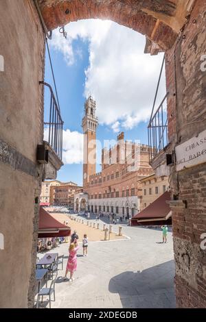 Siena, Italien; 22. Juni 2024 - Blick auf den Pubblico Palast in Siena, Italien Stockfoto