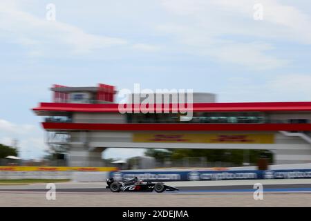 Barcelona, Spanien. Juni 2024. Ritomo Miyata (Japan) und Rodin Motorsport (6) fahren während des Sprint-Rennens vor dem Formel 1 Grand Prix von Spanien am 22. Juni 2024 auf dem Circuit de Barcelona-Catalunya in Barcelona, Spanien. Kredit: Aflo Co. Ltd./Alamy Live News Stockfoto