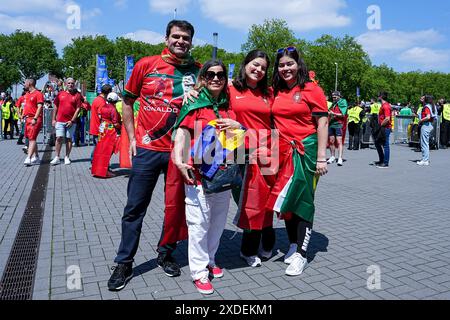 Dortmund, Deutschland. Juni 2024. Dortmund, 22. Juni 2024: Fans Portugals beim Fußball-Spiel der UEFA EURO 2024 Deutschland Gruppe F zwischen Turkiye und Portugal im BVB Stadion Dortmund in Dortmund. (Daniela Porcelli/SPP) Credit: SPP Sport Press Photo. /Alamy Live News Stockfoto