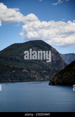 Neuquén, Argentinien; 01-06-2022: Lago de Lacar, San Martín de Los Andes. Foto: Axel Lloret Stockfoto