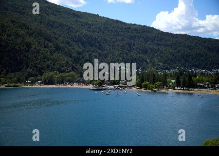 Neuquén, Argentinien; 01-06-2022: Lago de Lacar, San Martín de Los Andes. Foto: Axel Lloret Stockfoto